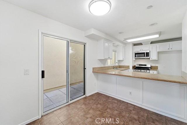 Detail Gallery Image 8 of 33 For 15150 Rayen St, North Hills,  CA 91343 - 3 Beds | 3 Baths