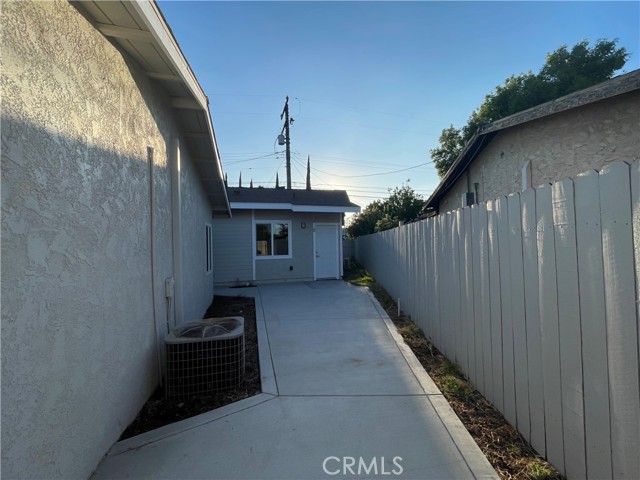 623 E Elm Street, Ontario CA: https://media.crmls.org/medias/477b3ff3-3e7b-4654-8b33-ad32f1e94774.jpg