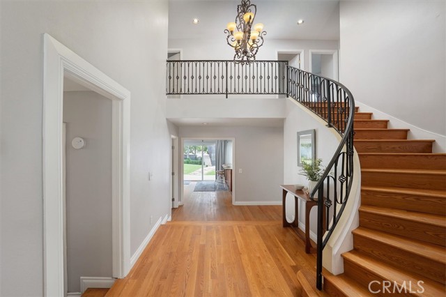 Detail Gallery Image 8 of 36 For 25492 via Dalia, Valencia,  CA 91355 - 5 Beds | 3 Baths