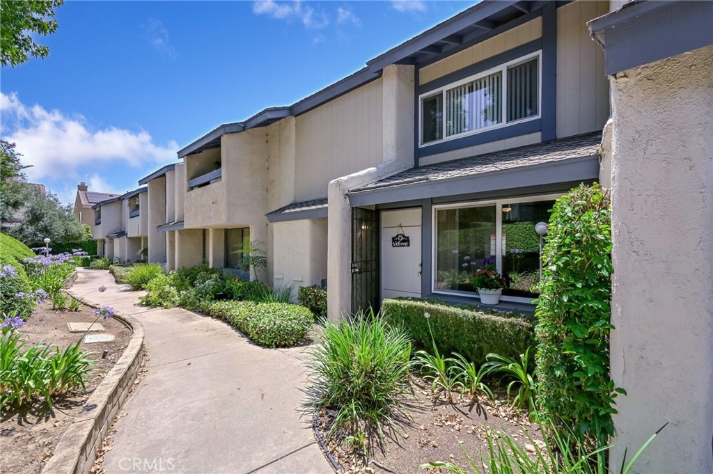 1585 Honeywood Court