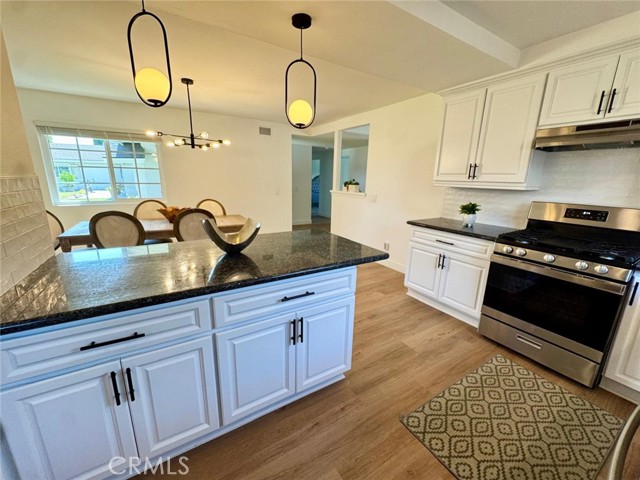 1502 W Hemlock Way, Santa Ana CA: https://media.crmls.org/medias/477d216a-534b-4509-8ab7-9806e45e35a4.jpg