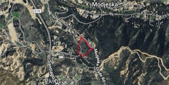 28052 Modjeska Grade Road, Silverado CA: https://media.crmls.org/medias/477d40b3-f7bc-4ead-bc04-c48a960f5739.jpg