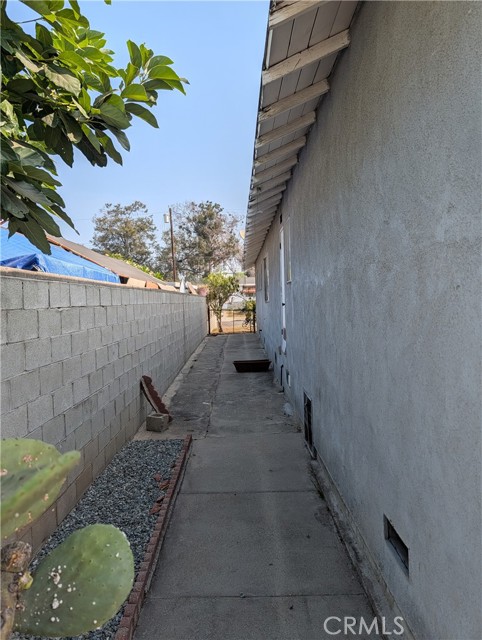 Detail Gallery Image 11 of 33 For 3342 Beswick St, Los Angeles,  CA 90023 - 3 Beds | 2 Baths