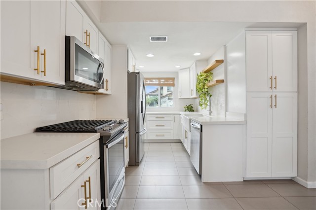 1027 W Rainbow Falls Way, Orange CA: https://media.crmls.org/medias/477f529c-5d1b-4975-8ad9-14f7e837b8cc.jpg
