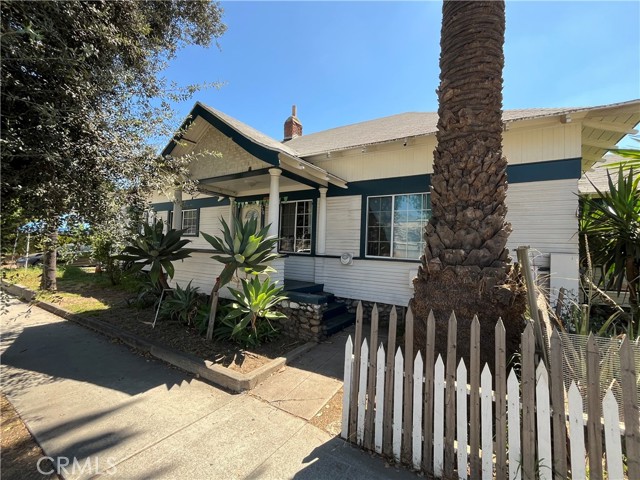 474 N Euclid Avenue, Pasadena CA: https://media.crmls.org/medias/477f7c9e-2af4-45c6-a686-6fdf27bd60a6.jpg