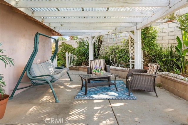 Detail Gallery Image 15 of 27 For 28044 Lacomb Dr, Canyon Country,  CA 91351 - 3 Beds | 2 Baths