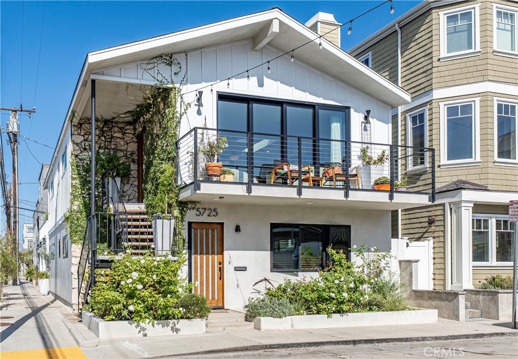 Duplex at 5725 E Ocean