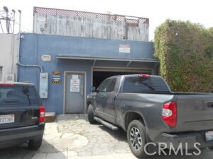 5634 Vineland Avenue photo 2