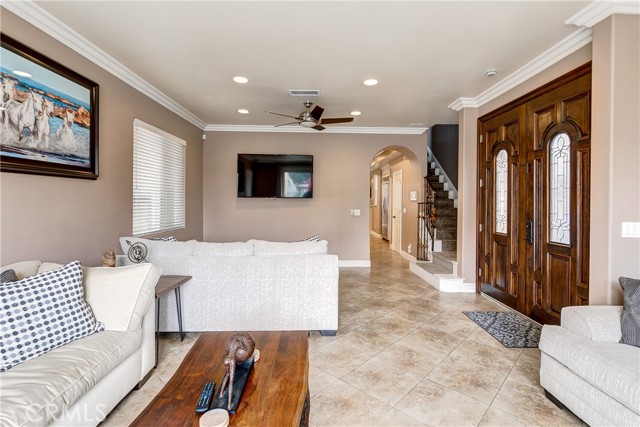 213 Baltimore Avenue, Huntington Beach CA: https://media.crmls.org/medias/47816c8a-a6aa-4141-8d62-a053375a03be.jpg
