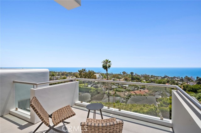Detail Gallery Image 6 of 35 For 1061 Skyline Dr, Laguna Beach,  CA 92651 - 4 Beds | 2/2 Baths