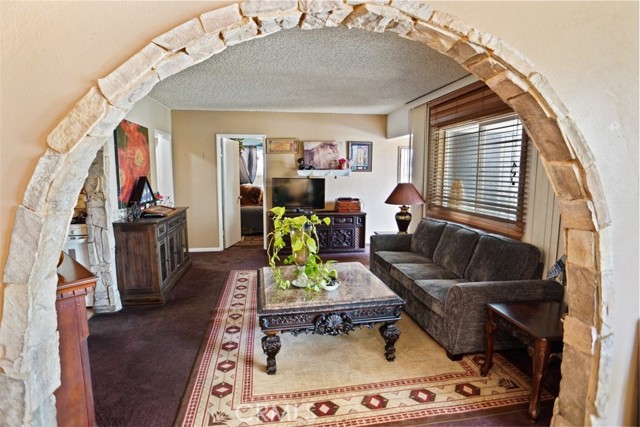 14743 Lakeside Street photo 6