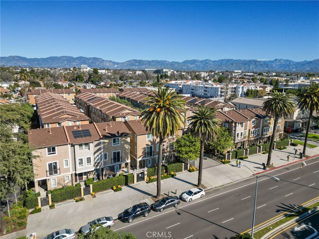 https://media.crmls.org/medias/4781ac03-f30b-494c-b53d-59adc070c827.jpg?preset=X-Large