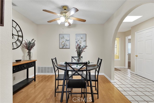 Detail Gallery Image 13 of 38 For 12760 Pinehurst, Victorville,  CA 92395 - 3 Beds | 2 Baths