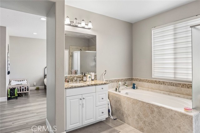 15530 Bonsai Way, Tustin CA: https://media.crmls.org/medias/47828d91-ec7d-4033-bd64-4c6a02f90fb2.jpg