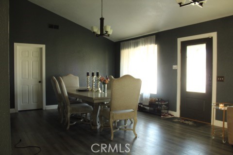 Detail Gallery Image 3 of 6 For 4311 Glenroy Ct, Jurupa Valley,  CA 92509 - 5 Beds | 3 Baths