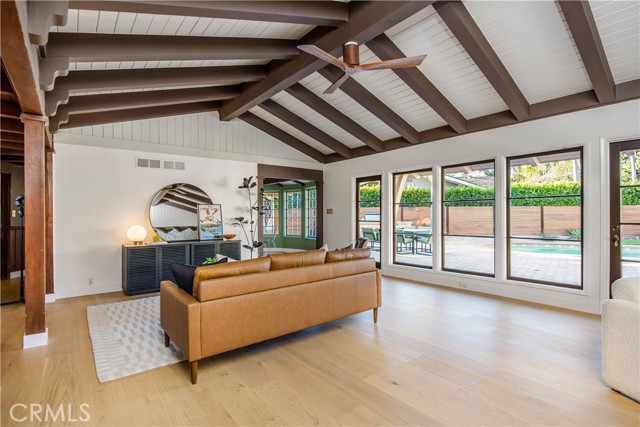 Detail Gallery Image 4 of 53 For 1430 La Perla Ave, Long Beach,  CA 90815 - 4 Beds | 3/1 Baths