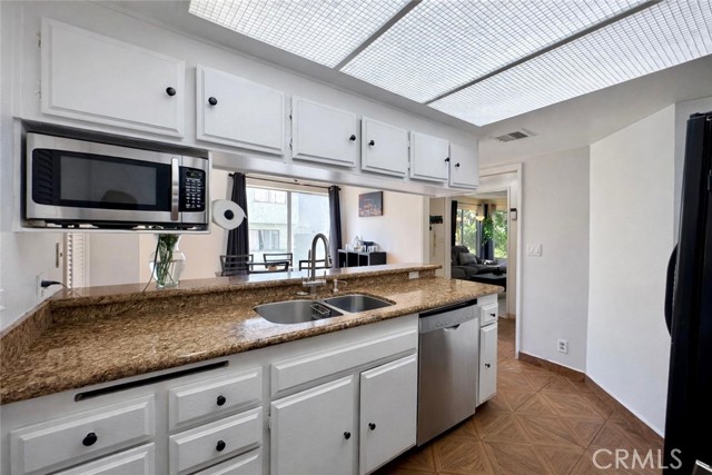 Detail Gallery Image 7 of 26 For 9053 Willis, Panorama City,  CA 91402 - 2 Beds | 2 Baths