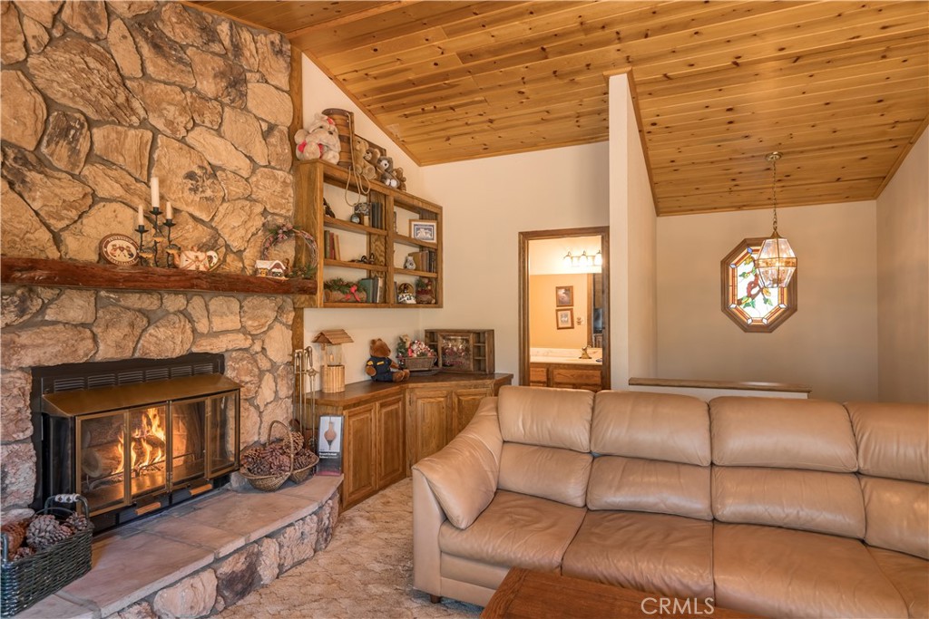 https://media.crmls.org/medias/47854f8f-c8c0-47d4-a3c9-54e845315126.jpg?preset=X-Large