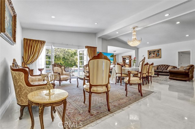 5115 Boda Pl, Woodland Hills CA: https://media.crmls.org/medias/47855db7-67ca-419b-9d03-43293a7f4897.jpg