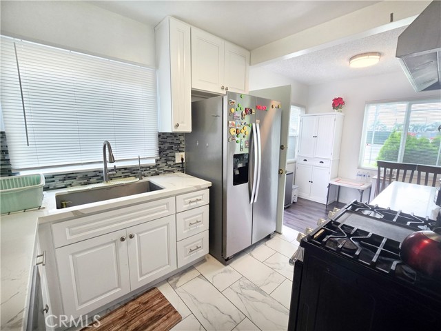 Detail Gallery Image 15 of 49 For 2222 S Broadway, Santa Ana,  CA 92707 - 3 Beds | 1 Baths
