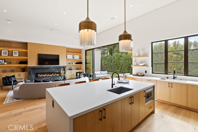 5727 Cahill Avenue, Tarzana CA: https://media.crmls.org/medias/47864520-0a62-4489-bef2-7e0467e42ec1.jpg