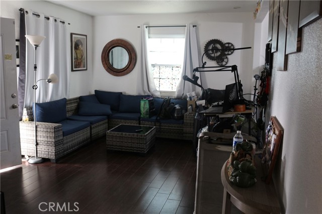 Detail Gallery Image 3 of 5 For 1241 Holly Vista Blvd, San Bernardino,  CA 91343 - 3 Beds | 2 Baths