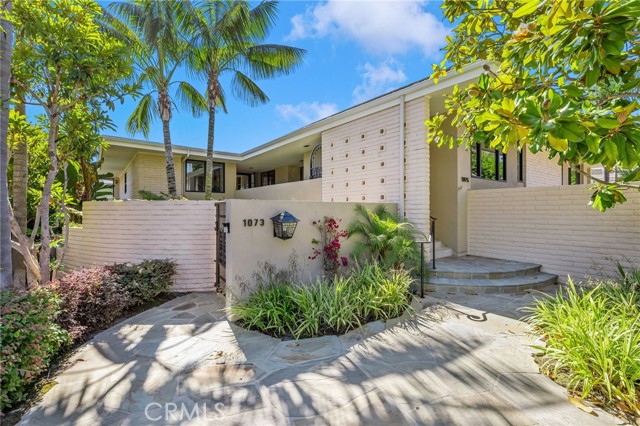 1075 Granville Drive, Newport Beach CA: https://media.crmls.org/medias/4786792b-b88e-4b03-9130-02dc3e07d59d.jpg