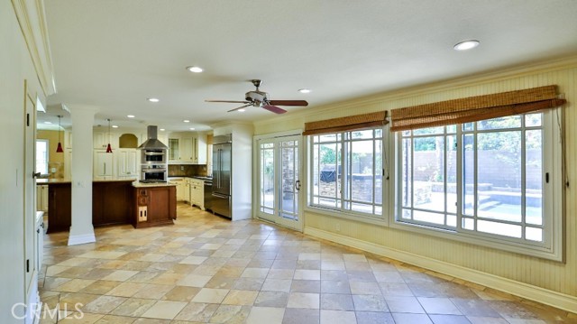 20931 Avenida Amapola, Lake Forest CA: https://media.crmls.org/medias/47875788-ae59-4f80-94a5-bdef48acc203.jpg