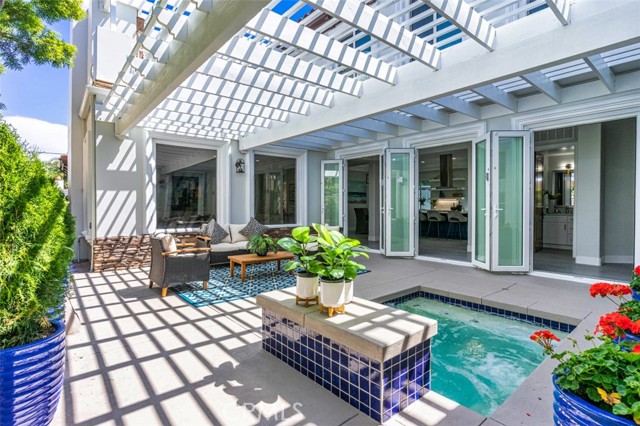 Detail Gallery Image 26 of 74 For 508 Westminster Ave, Newport Beach,  CA 92663 - 5 Beds | 5/1 Baths