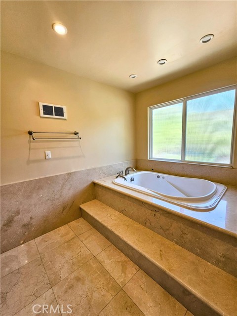 Detail Gallery Image 14 of 30 For 18521 Calle Vista Cir, Porter Ranch,  CA 91326 - 5 Beds | 4 Baths