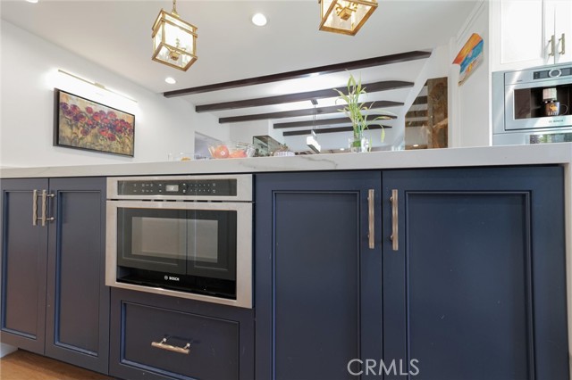 2528 N Orchard Drive, Burbank CA: https://media.crmls.org/medias/47887c6c-b835-442f-9eb4-03e6138b1309.jpg