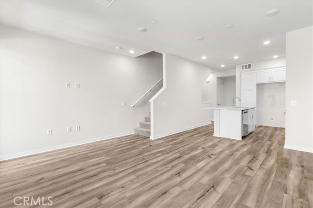 Detail Gallery Image 7 of 10 For 4005 Valley Oak Ln #E,  El Monte,  CA 91733 - 3 Beds | 3 Baths