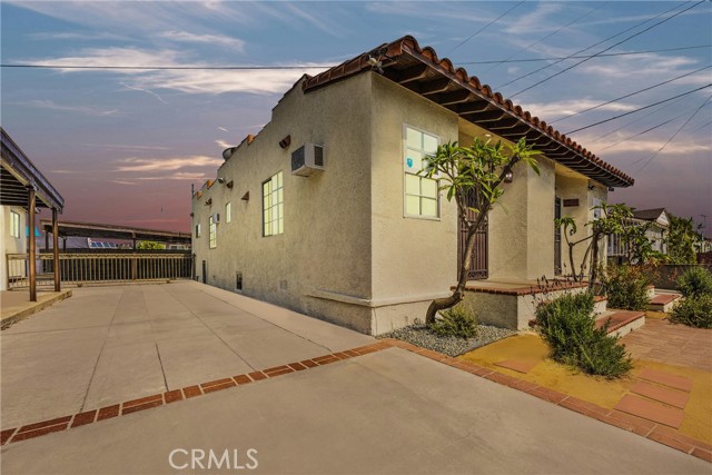 5304 Carmelita Avenue, Maywood CA: https://media.crmls.org/medias/478abe30-80f3-4c5b-8ae4-936bd57f4279.jpg