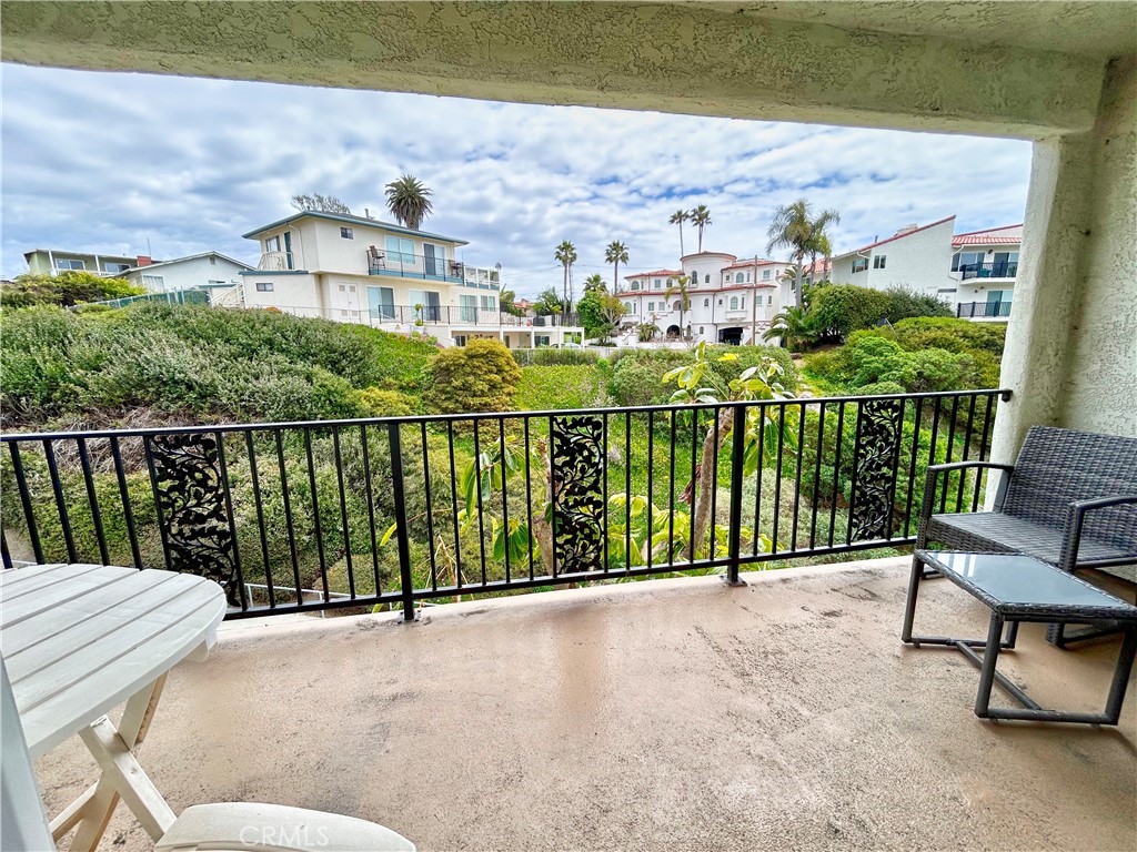 https://media.crmls.org/medias/478bd21d-b0a8-4858-bb78-6c036b22e97e.jpg?preset=X-Large