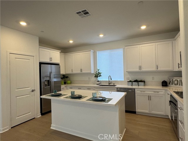 Detail Gallery Image 8 of 37 For 31379 Lolite Dr, Winchester,  CA 92596 - 3 Beds | 2/1 Baths