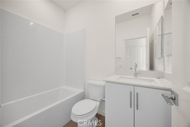 Detail Gallery Image 34 of 62 For 109 S Laxore St #306,  Anaheim,  CA 92804 - 2 Beds | 2/1 Baths