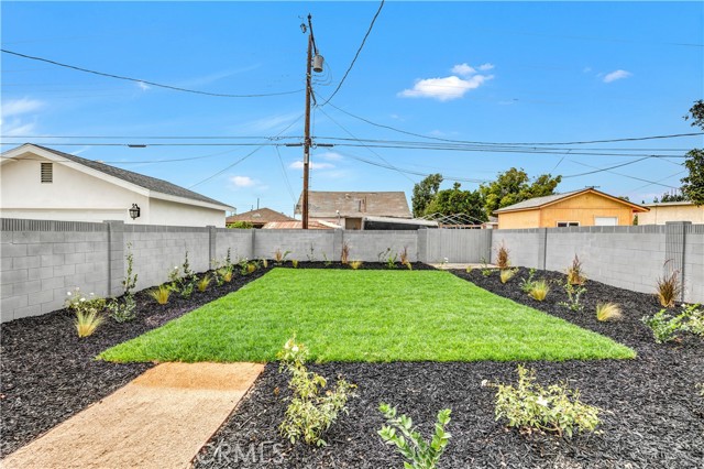 Detail Gallery Image 13 of 18 For 767 E Realty St, Carson,  CA 90745 - 2 Beds | 2 Baths