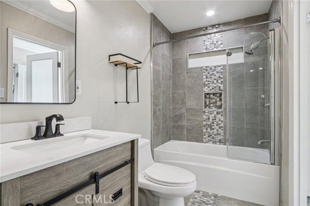 Detail Gallery Image 18 of 51 For 17043 Celtic St, Granada Hills,  CA 91344 - 4 Beds | 3 Baths