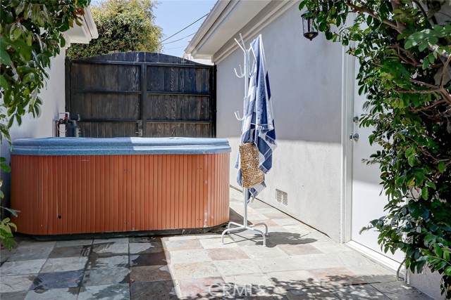 Detail Gallery Image 57 of 70 For 819 11th St, Manhattan Beach,  CA 90266 - 6 Beds | 5/2 Baths