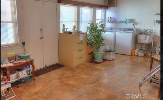 Detail Gallery Image 8 of 9 For 501 S Victoria, Corona,  CA 92879 - 3 Beds | 1 Baths