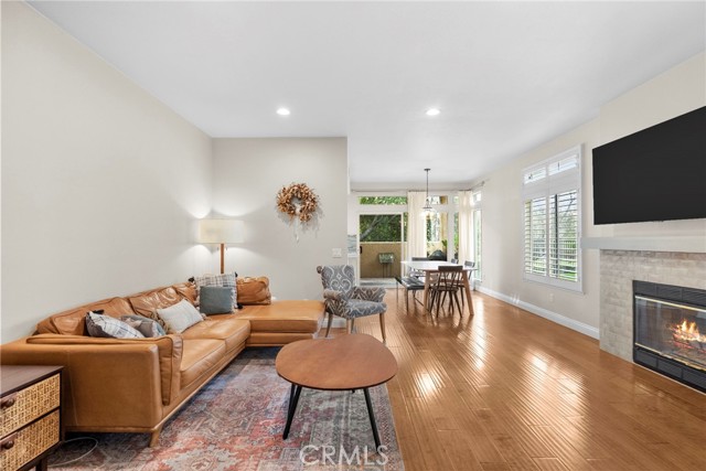 Detail Gallery Image 2 of 32 For 24013 Arroyo Park #42,  Valencia,  CA 91355 - 2 Beds | 2 Baths