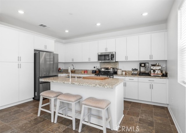 Detail Gallery Image 14 of 50 For 2502 Gunner Ridge Way, Rialto,  CA 92377 - 3 Beds | 2/1 Baths