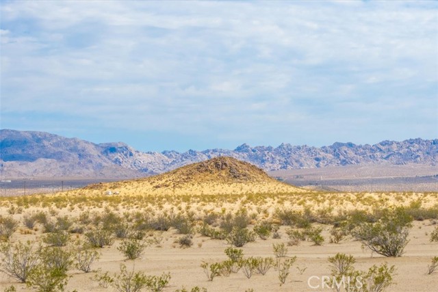 Detail Gallery Image 1 of 22 For 68840 Mesa Dr, Twentynine Palms,  CA 92277 - – Beds | – Baths