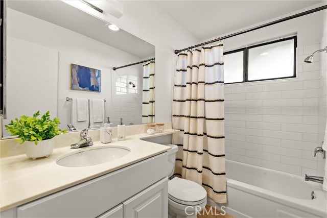 Detail Gallery Image 16 of 28 For 4141 via Marisol #215,  Los Angeles,  CA 90042 - 2 Beds | 2 Baths