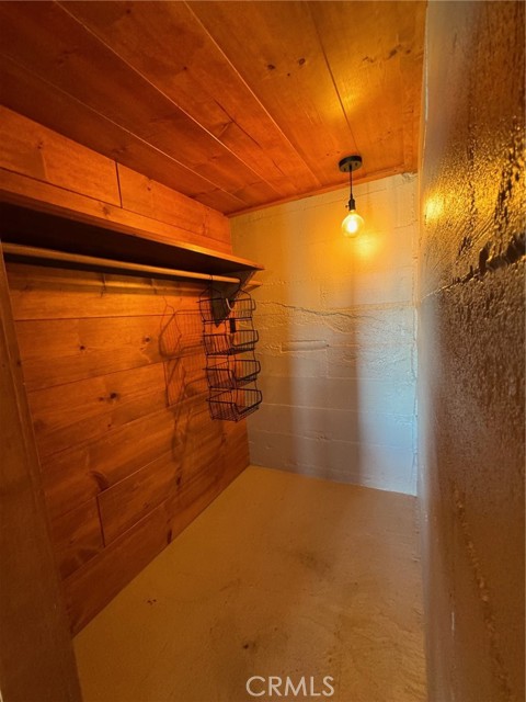 Detail Gallery Image 7 of 38 For 24998 Ocean View Dr, Crestline,  CA 92325 - 1 Beds | 1 Baths