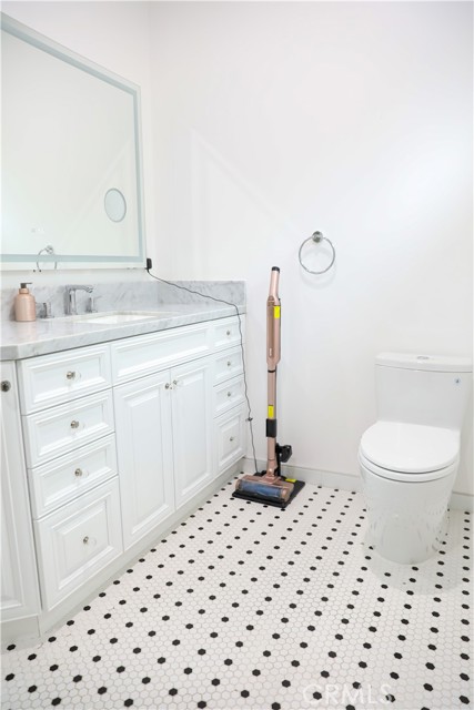 Detail Gallery Image 25 of 61 For 12664 Mclennan, Granada Hills,  CA 91344 - 5 Beds | 6 Baths