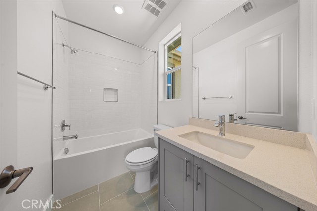 129 Great Park Blvd, Irvine CA: https://media.crmls.org/medias/4795daf8-c4f7-4307-a692-9dbd97b711b5.jpg