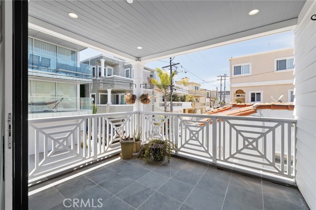 Detail Gallery Image 35 of 54 For 443 23rd Pl, Manhattan Beach,  CA 90266 - 3 Beds | 3/1 Baths