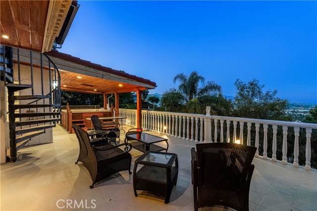 3916 Carnavon Way, Los Angeles CA: https://media.crmls.org/medias/4796a0f3-f814-4da6-8b2e-b8e9838d39e9.jpg