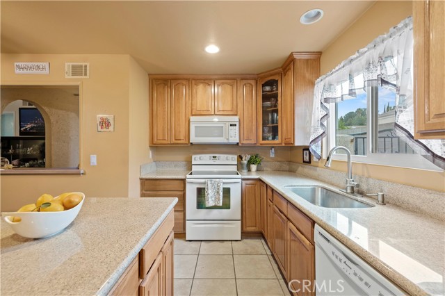 Detail Gallery Image 11 of 32 For 28004 Lakehurst Ave, Canyon Country,  CA 91351 - 4 Beds | 2 Baths